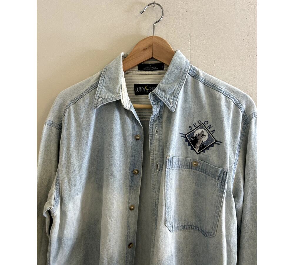 90s Sedona Arizona Embroidered Wolf Acid Wash Denim Jean Shirt Mens Small